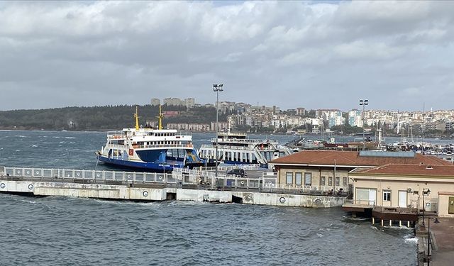 Çanakkale'de yarınki Gökçeada ve Bozcaada feribot seferleri iptal edildi