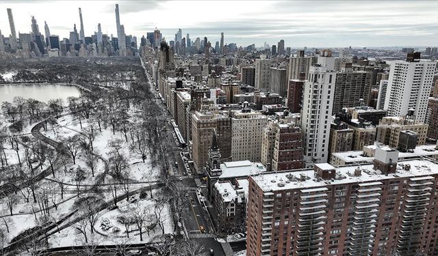 New York'ta kar yağışı yaşamı olumsuz etkiledi