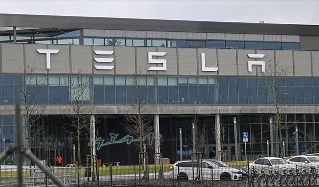 Almanya'da Tesla fabrikasının genişleme planı protesto edildi