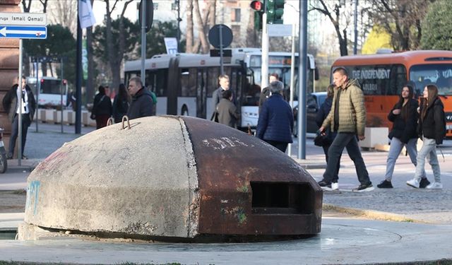 Arnavutluk'ta komünist rejim kurbanları anısına dikilen anıt: "Postbllok"