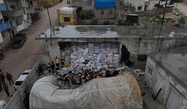 İdlib'de tahıl deposu duvarının çökmesi sonucu çadırda eğitim gören 5 çocuk öldü
