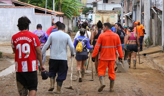 Brezilya'da şiddetli yağışların yol açtığı toprak kaymalarında 12 kişi öldü