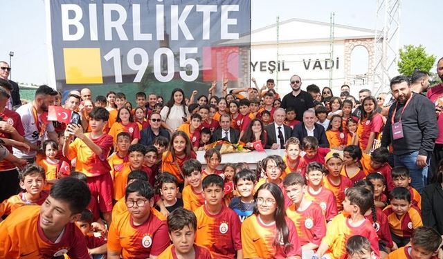 Galatasaray Başkanı Dursun Özbek, Hatay'da ziyaretlerde bulundu