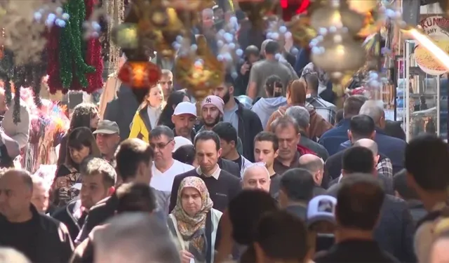 İstanbul'da bayram alışverişi için Eminönü'nü tercih ediliyor