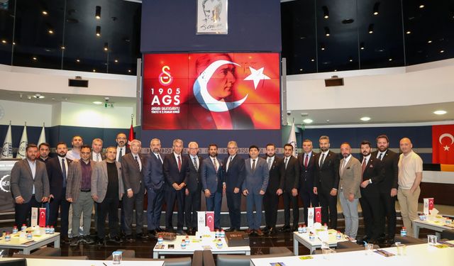 Galatasaray başkan adaylarından Süheyl Batum, kongre üyeleriyle buluştu