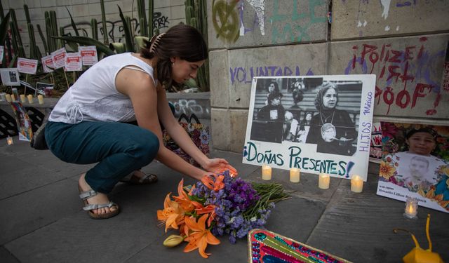 Kayıp yakınlarını arayan Meksikalılar anma töreninde bir araya geldi