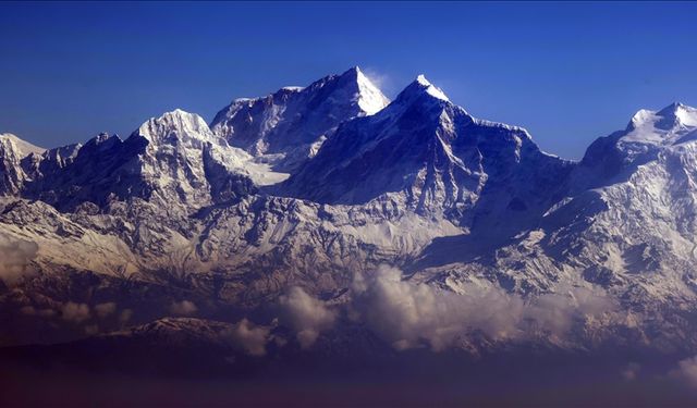 Nepalli dağcı Kami Rita, 29. kez Everest'in zirvesine tırmanarak dünya rekoru kırdı