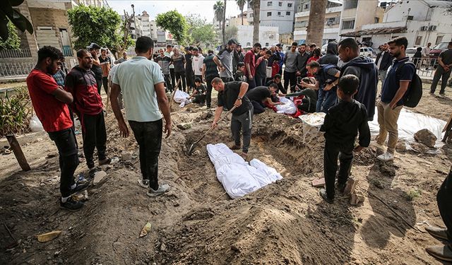 İsrail'in 224 gündür saldırılarını sürdürdüğü Gazze'de can kaybı 35 bin 303'e çıktı