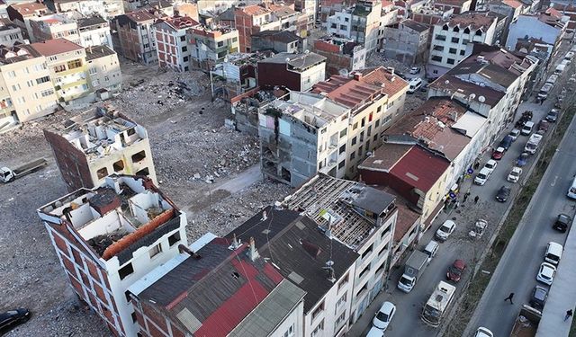 Bayrampaşa'da tamamlanmayan kentsel dönüşüm sahası mahalle sakinlerini tedirgin ediyor