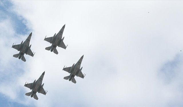Bolu semalarında Şehitler Haftası dolayısıyla "saygı uçuşu" gerçekleştirildi
