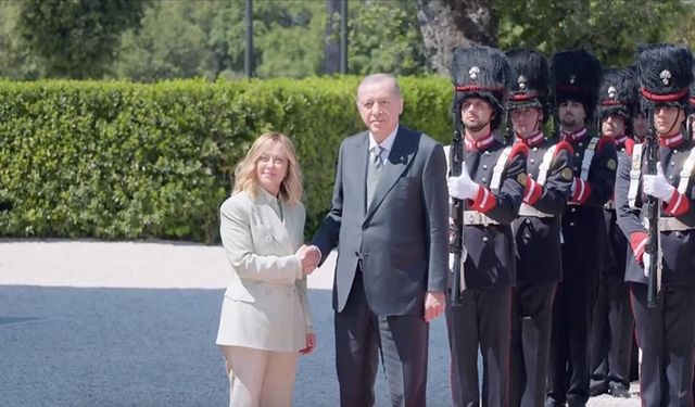 Cumhurbaşkanı Erdoğan, İtalya'da resmi törenle karşılandı