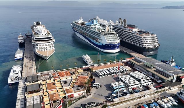 Kuşadası'nda kruvaziyer hareketliliği sürüyor