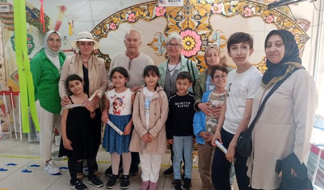 MÜZELER HAFTASINDA YAZAR HATİCE OPAK BİLGİN UÇURTMA MÜZESİNDE KİTAPLARINI İMZALADI