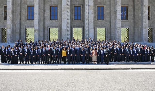 TBMM Başkanı Kurtulmuş, Meclis'te gençleri ağırladı