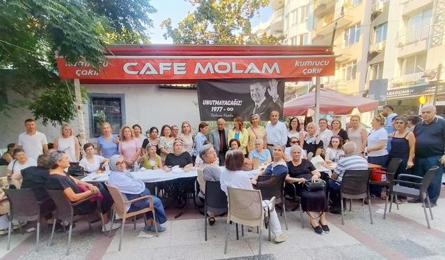 29 Ekim Kadınları Derneği Merhum Ferdi Zeyrek’in anısına lokma hayrında bulundu
