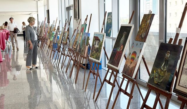 Sema Efe ve Sağlıkçı Ressamlar Fırçalarını Bu Kez Sanat İçin Kullandı