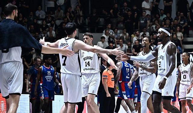 Beşiktaş Fibabanka, Anadolu Efes'i farklı geçti