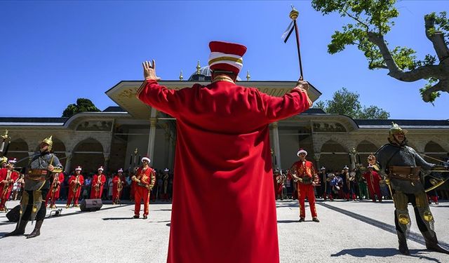 Topkapı Sarayı'nda Mehteran Birliği gösterisi düzenlendi