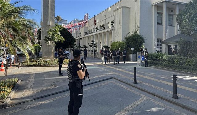 İstanbul merkezli 3 ayrı yolsuzluk soruşturmasında gözaltına alınan 13 şüpheli adliyede