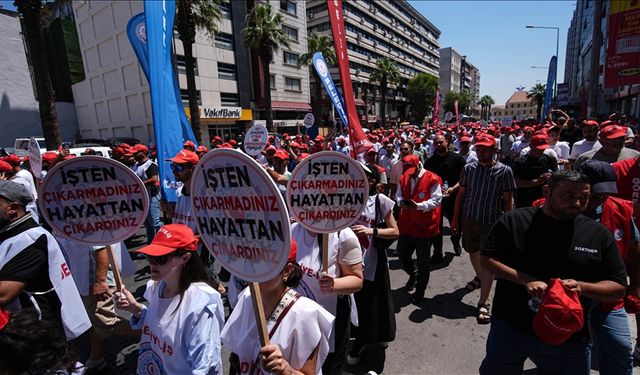 İzmir Büyükşehir Belediyesinin işten çıkardığı işçiler eylem başlattı