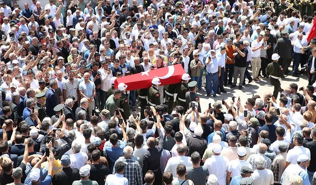 Ege Akar, Kani Obi,  Ümit Üzüm ve Özkan Özkanlı, Ahmet Gültekin, Ahmet Kuşak'ı uğurluyoruz