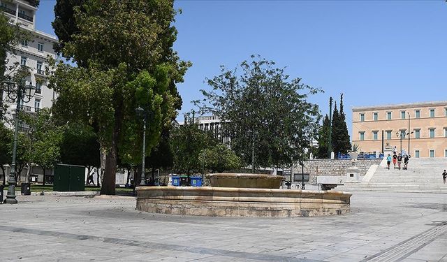 Yunanistan'da yüksek sıcaklıklar nedeniyle öğle saatlerinde açık alanlardaki çalışmalar yasaklandı