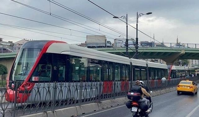 Fatih'te binada çıkan yangın nedeniyle Kabataş-Bağcılar Tramvay Hattı'nda düzenleme