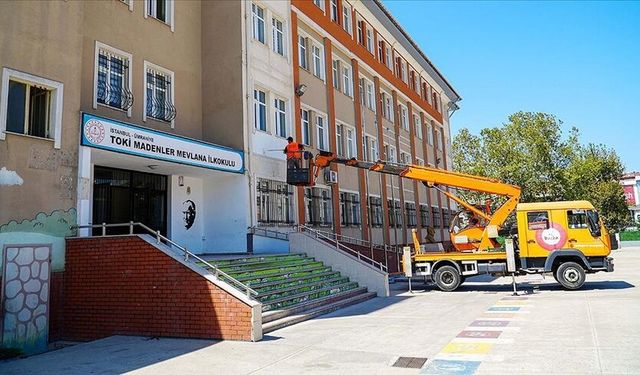 Ümraniye'de okullara bakım ve onarım desteği