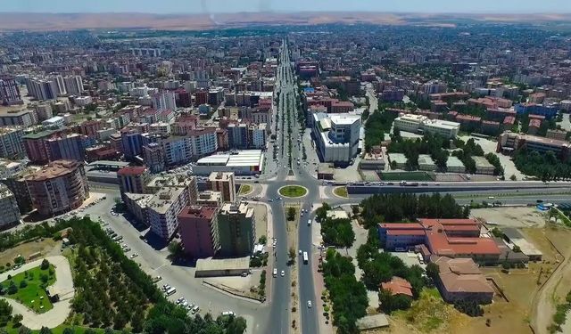 Batman Binalarının Dili: Şehrin Mimari Evrimi Ne Anlatıyor?