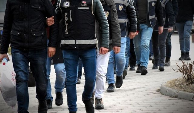 İzmir'de FETÖ'ye yönelik operasyonda 10 şüpheli yakalandı