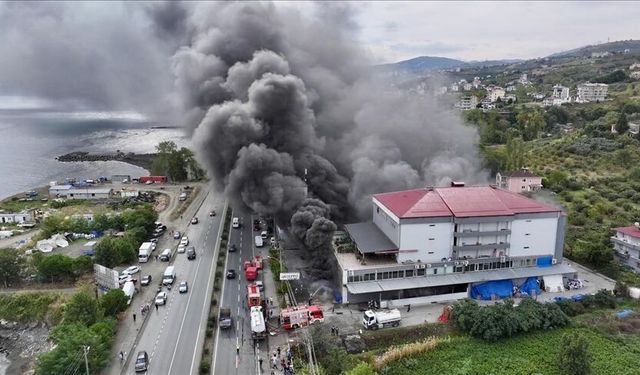 Trabzon'da çıkan yangına müdahale ediliyor