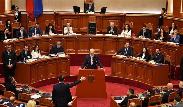 Arnavutluk'ta yeni hükümet kuruldu