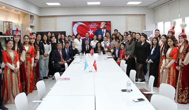 Cumhuriyet Bayramı Al-Farabi Üniversitesi’nde Coşkuyla Kutlandı