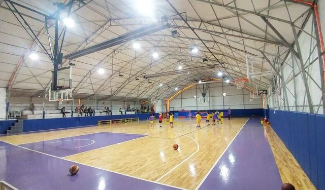 Kapalı Basketbol Sahaları ile Dört Mevsim Profesyonel Spor Alanları