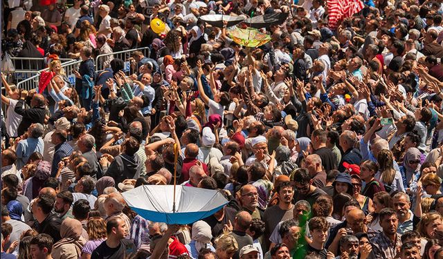 MANİSA’DA ŞİFA SAÇILDI: 10 TON MESİR DAKİKALAR İÇİNDE TÜKENDİ!