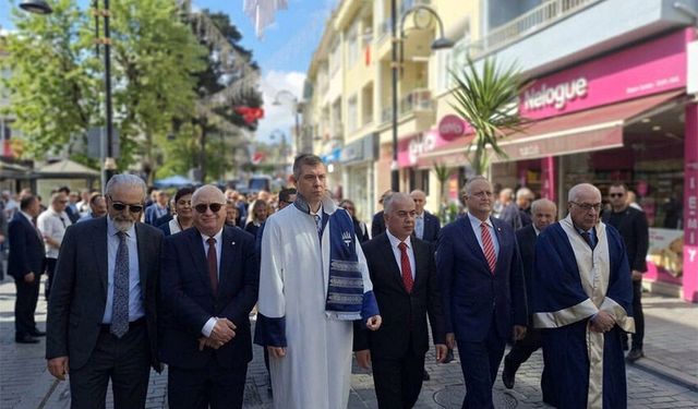 Şile’de Mezuniyet Coşkusu: Işık Üniversitesi 2026 Mezunlarını Tarihi Kortejle Uğurladı