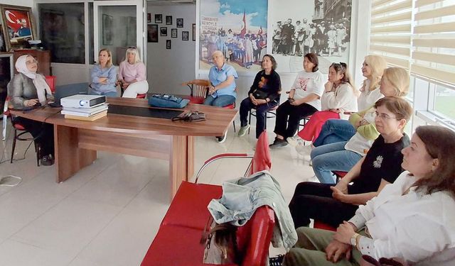 Manisa 29 Ekim Kadınları Derneği'nden seminer