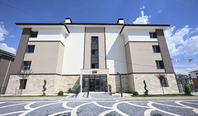 Bakan Kurum, TOKİ'nin açık satış kampanyasının Ankara'daki örnek konutlarını paylaştı