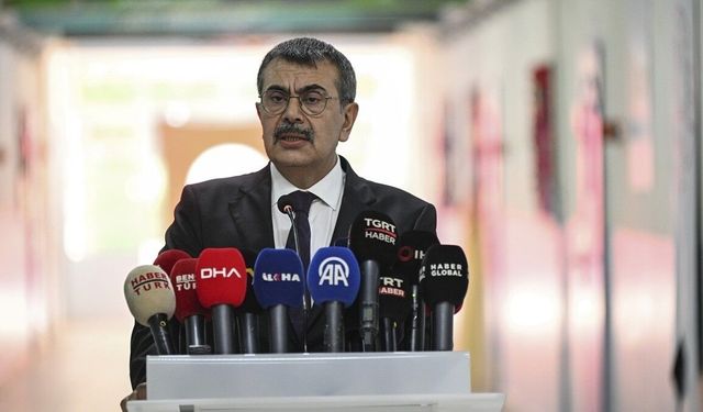 Bakan Tekin: Yaz aylarında çocuklarımızın bol bol kitap okumalarını, bu alışkanlığı edinmelerini öneriyorum