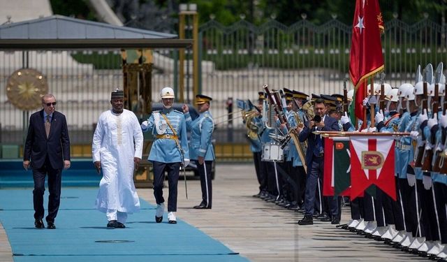 Cumhurbaşkanı Erdoğan, Nijer Cumhurbaşkanı Tchiani'yi resmi törenle karşıladı