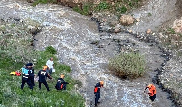 Erzurum'da mantar toplarken mahsur kalan çift, ekiplerince kurtarıldı