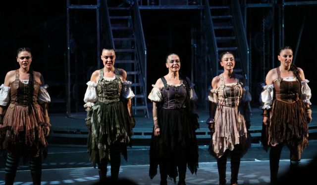İstanbul Devlet Tiyatrosu, 'Lysistrata' oyunuyla Bulgaristan'da sahne aldı
