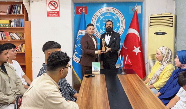 Akif Manaf’a “Eğitim ve Barış Ödülü”