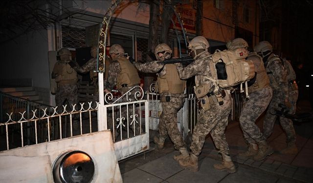 Terör örgütlerine yönelik operasyonlarda 233 şüpheli yakalandı