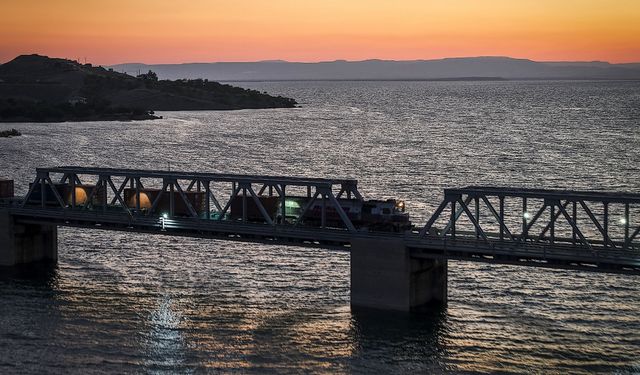 Türkiye'nin en uzun demir yolu köprüsü 40 yıldır rayların yükünü taşıyor