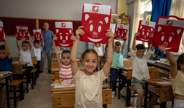 Yaklaşık 18 milyon öğrenci karnelerini alarak yaz tatiline girdi