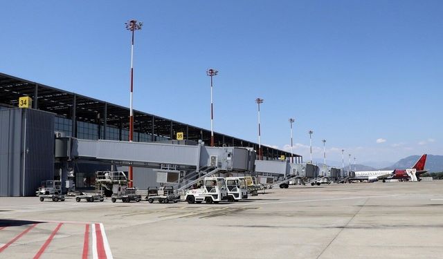 YDA Dalaman Havalimanı elektrik ihtiyacını tamamen çatı GES'ten karşılayarak dünyada ilke imza attı