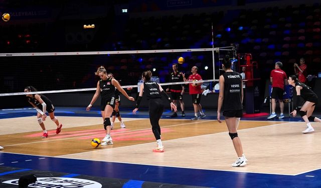 A Milli Kadın Voleybol Takımı, yarı final öncesi kupa hedefiyle motive