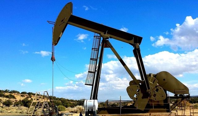 ABD/İsrail-İran savaşında 126 doları aşan Brent ilk yarıyı zirvesinin yüzde 42 altında kapattı