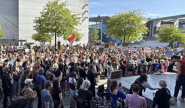 Almanya'da hükümetin hayata geçirmeyi planladığı sağlık reformu protesto edildi